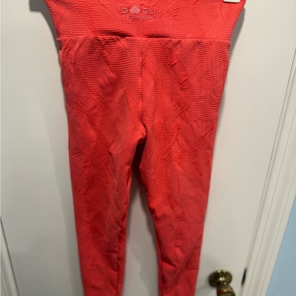 Booty by Brabants Textured Seamless Leggings Coral High Rise Yoga Pilates - Picture 3 of 5